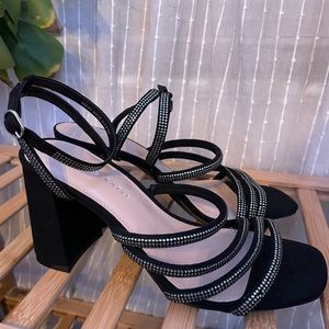 Kelly & Katie Cadene Sandal Size 9
